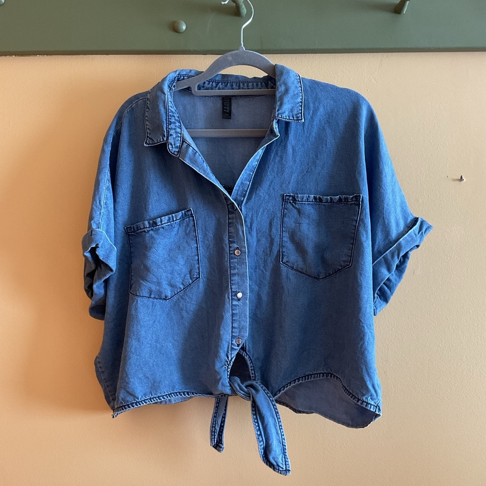 DD77 Light Blue Denim Front Tye Shirt.  Size L - Picture 4 of 8